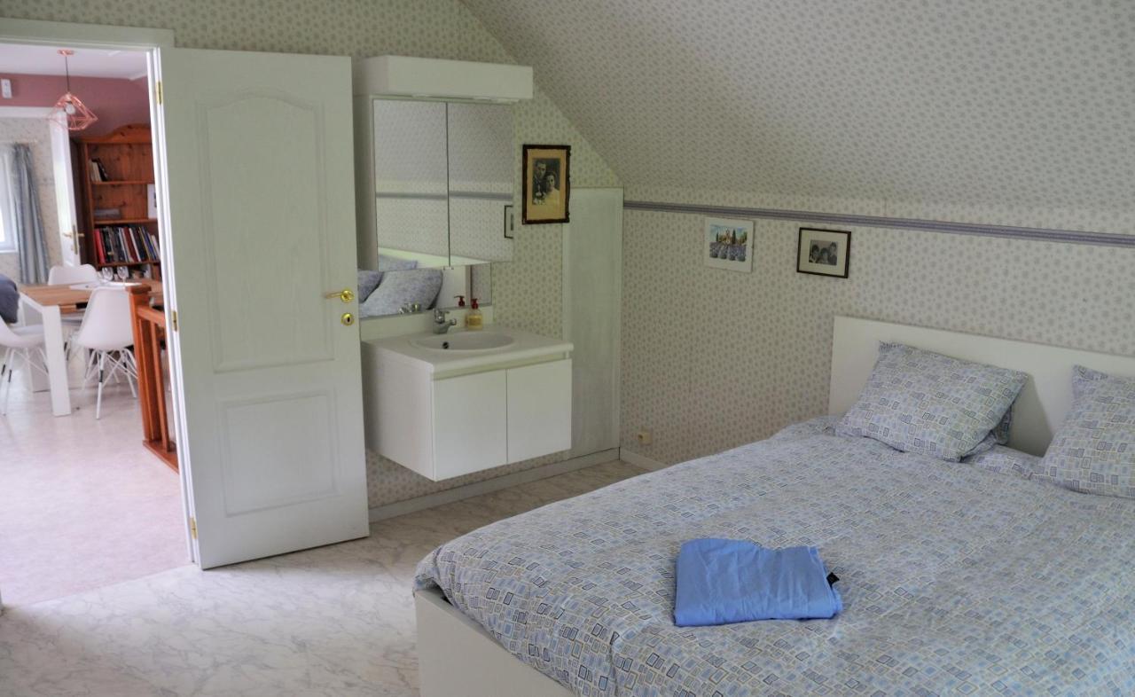 Suite Familiale Avec 2 Chambres Dans Une Villa - Quartier Vert Et Boise - 5 Kms De Namur Luaran gambar